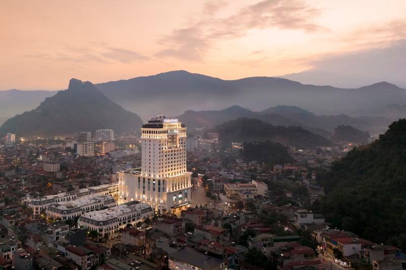 Four Points by Sheraton Ha Giang tọa lạc tại trung tâm thành phố.